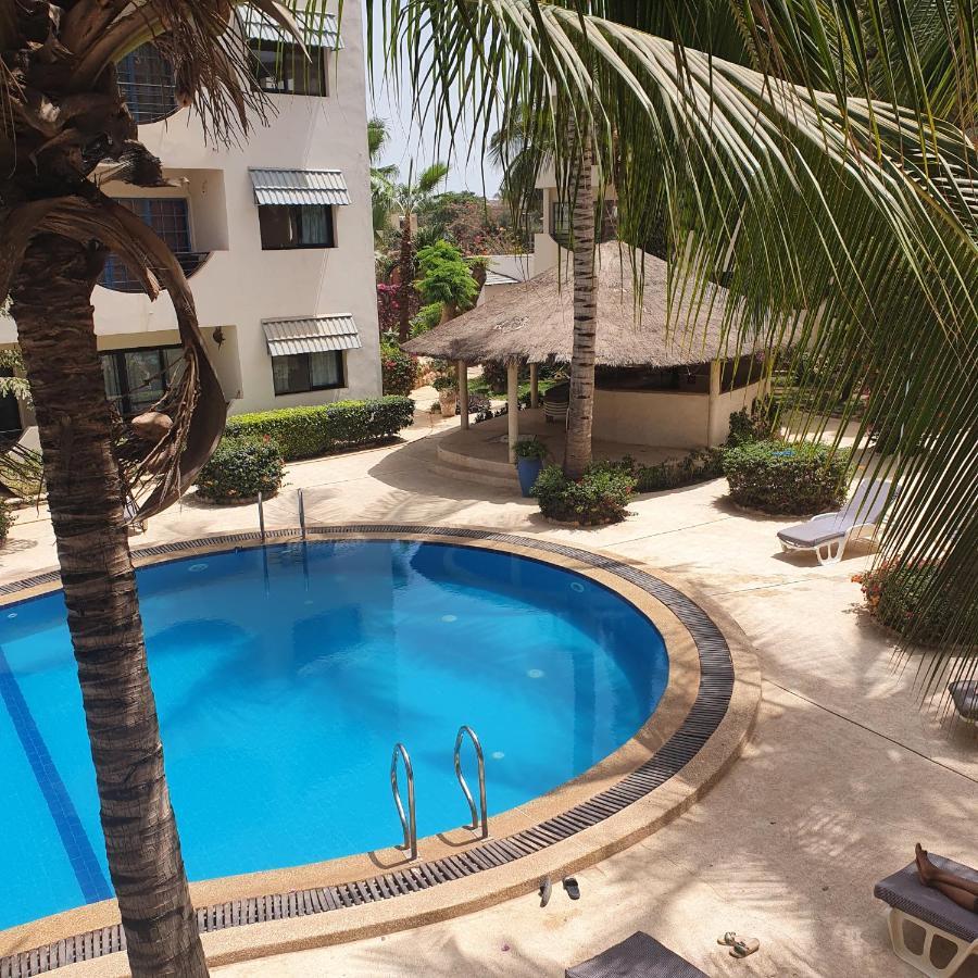 Superbe Appartement Avec Piscine, Proche Centre Ville, Restaurant, Mer Saly エクステリア 写真