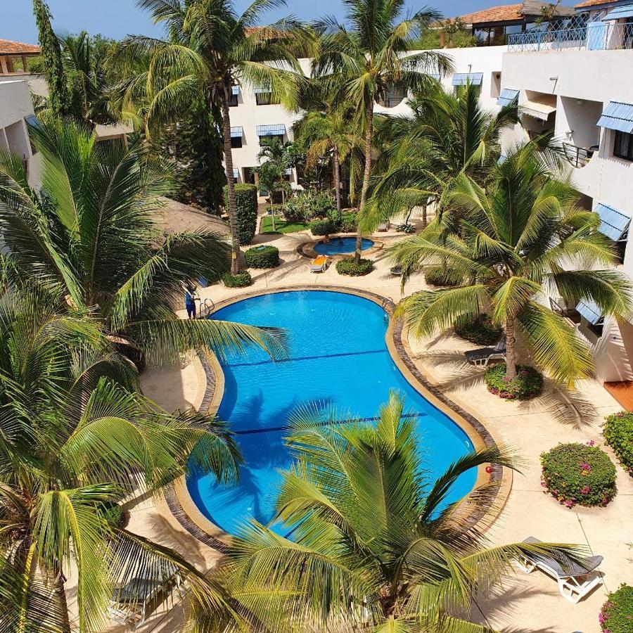 Superbe Appartement Avec Piscine, Proche Centre Ville, Restaurant, Mer Saly エクステリア 写真