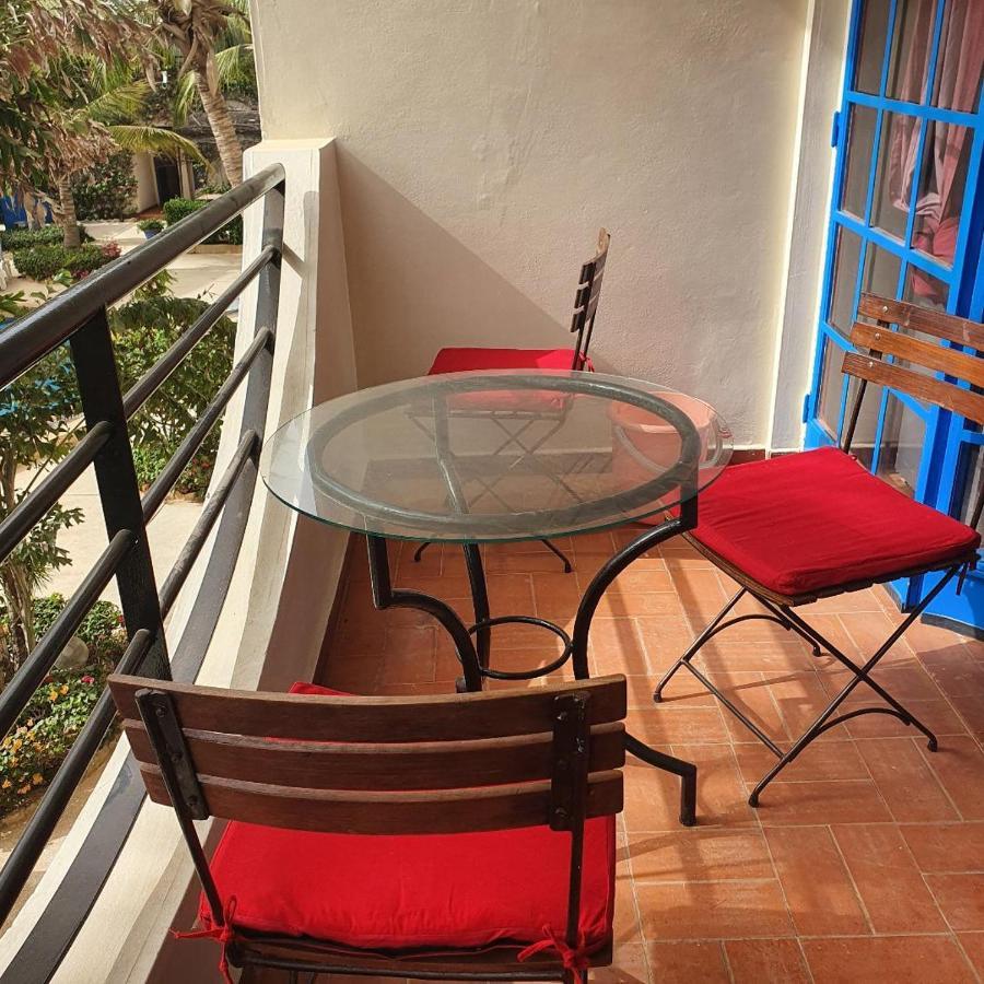 Superbe Appartement Avec Piscine, Proche Centre Ville, Restaurant, Mer Saly エクステリア 写真