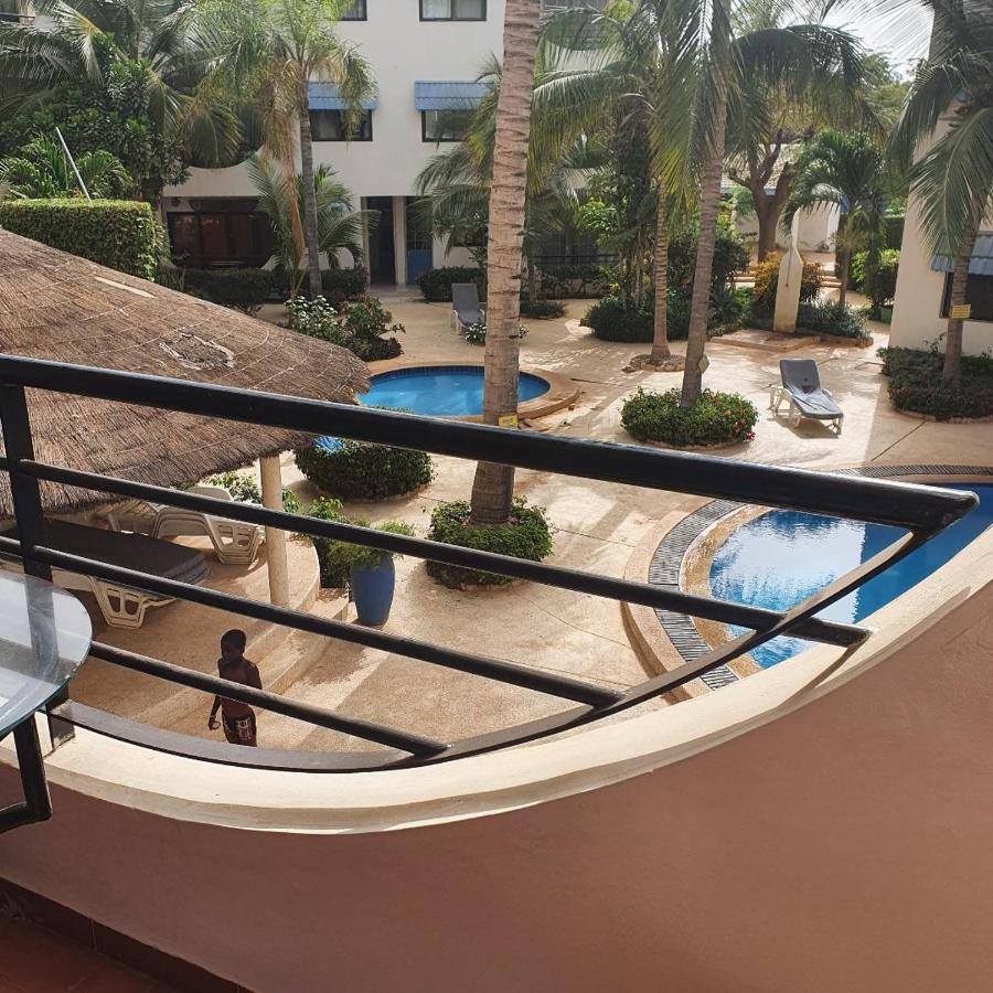 Superbe Appartement Avec Piscine, Proche Centre Ville, Restaurant, Mer Saly エクステリア 写真